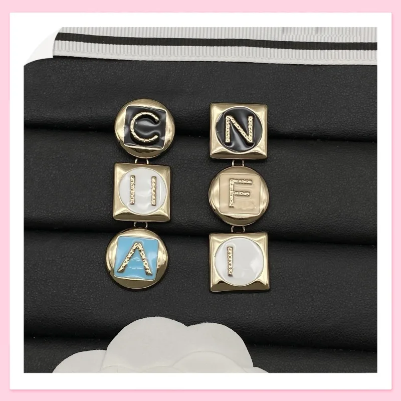New Asymmetric Square Enamel Letter Stud Earrings Retro Fashion Versatile Earrings Women's Silver Needle
New Asymmetric Square Enamel Letter Stud Earrings Retro Fashion Versatile Earrings Women's Silver Needle