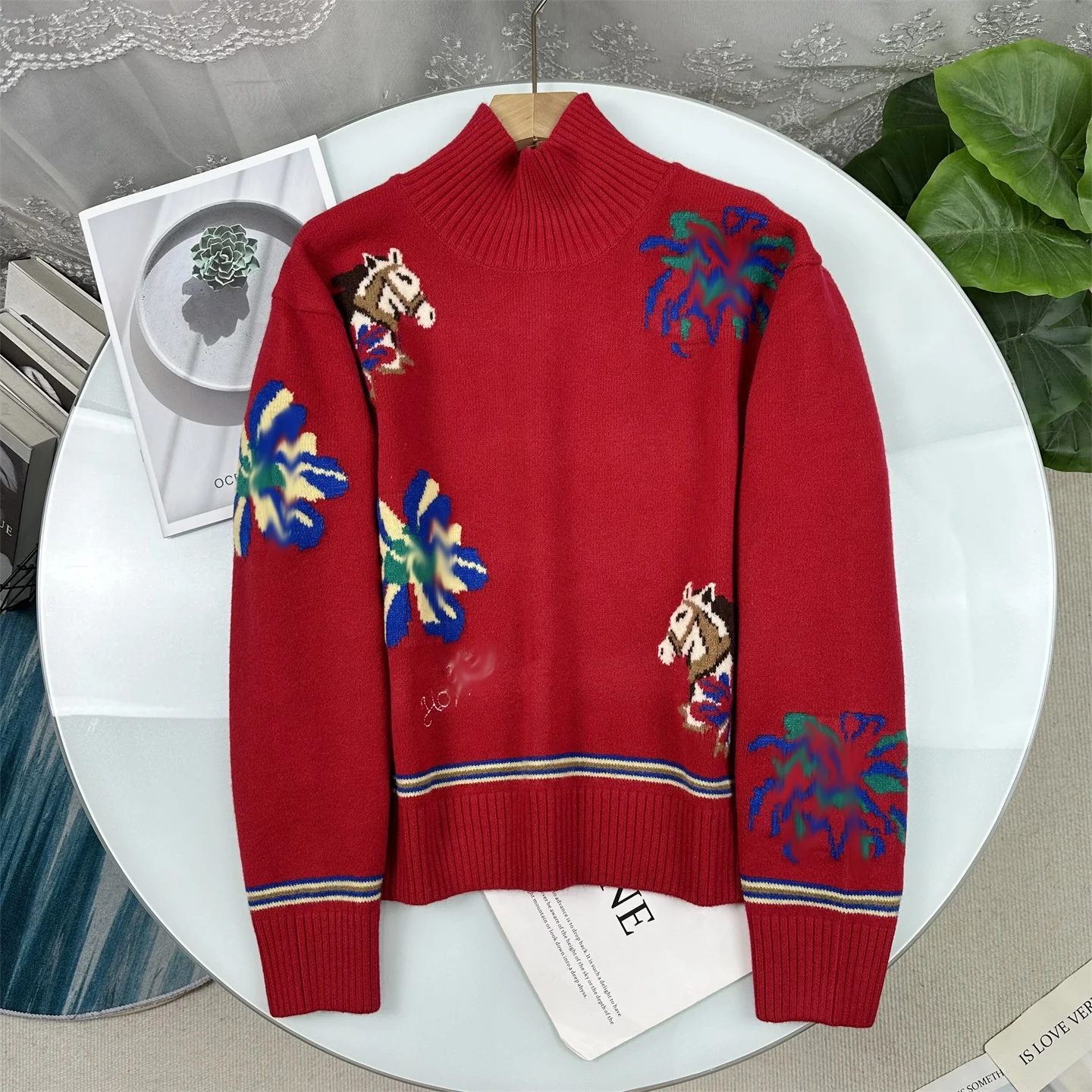 Нежный красный вязаный свитер с высоким воротником, свободного кроя, с цветочной вышивкой, в элегантном стиле, с длинными рукавами, зимняя новинка, женский топ
Нежный красный вязаный свитер с высоким воротником, свободного кроя, с цветочной вышивкой, в элегантном стиле, с длинными рукавами, зимняя новинка, женский топ