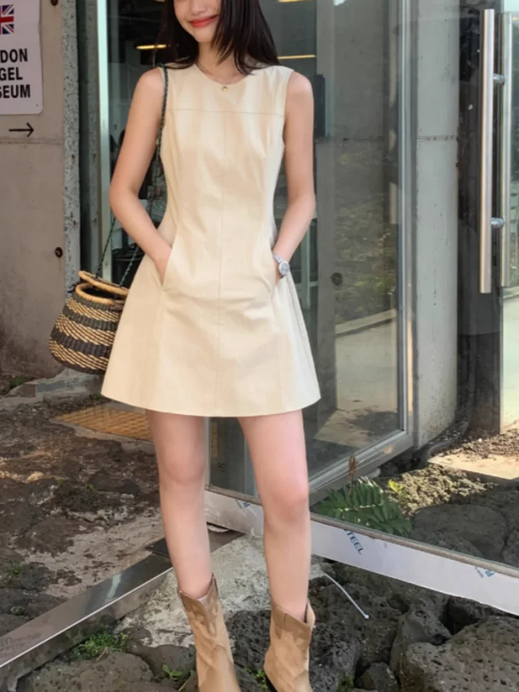 French Women Slim Fit A-Line Short Dresses Female Vintage Sleeveless O-Neck Vest Dress Waist-Cinching Gown for Summer
French Women Slim Fit A-Line Short Dresses Female Vintage Sleeveless O-Neck Vest Dress Waist-Cinching Gown for Summer