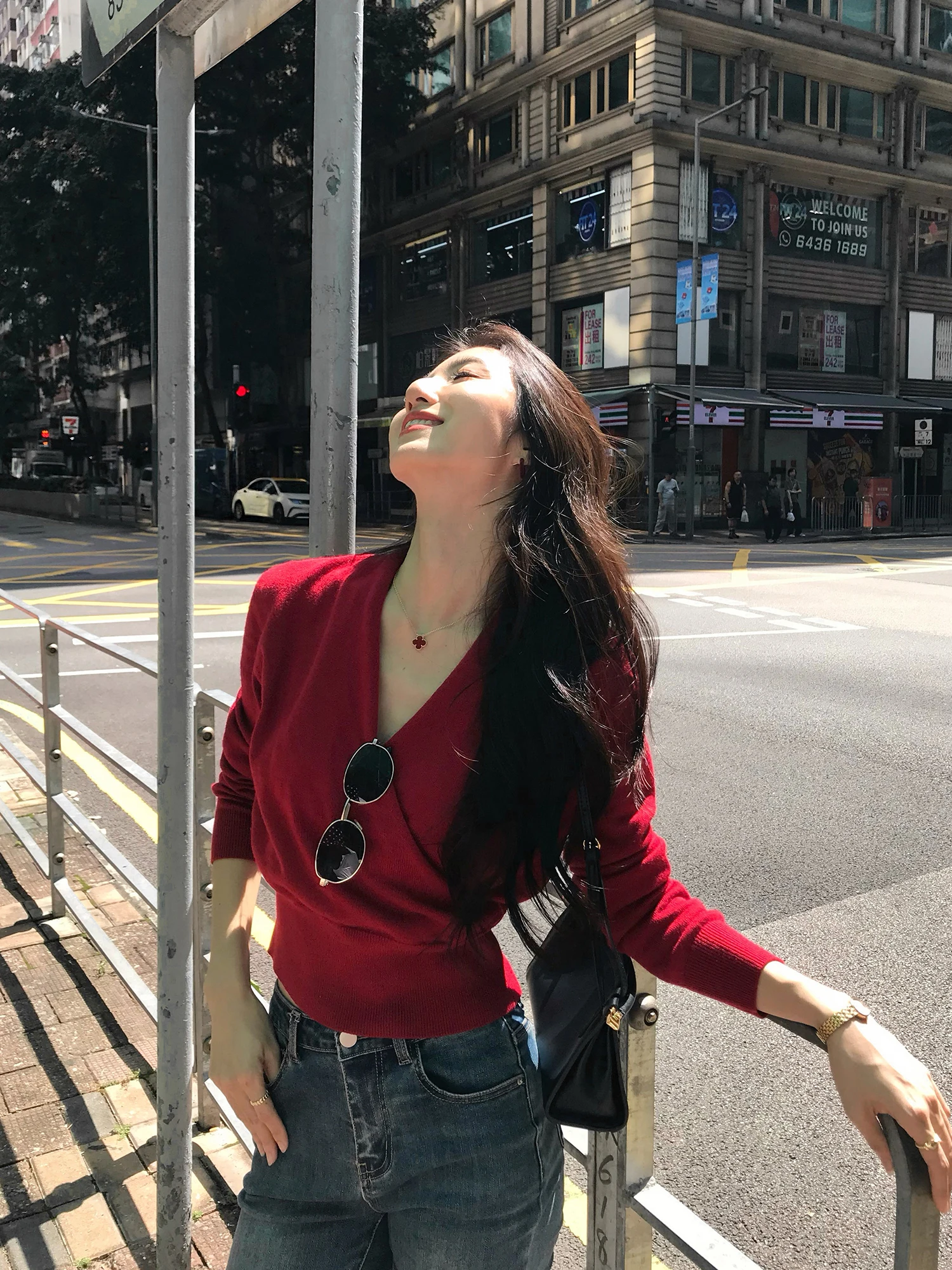 Женский вязаный свитер Mulvan V-Ne из смеси шерсти, длинный све, свободный крой, модный топ, осенняя одежда Quali
Женский вязаный свитер Mulvan V-Ne из смеси шерсти, длинный све, свободный крой, модный топ, осенняя одежда Quali