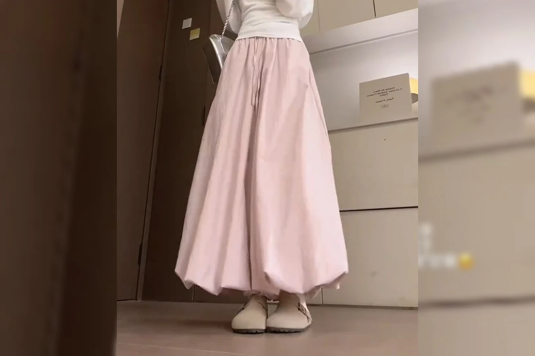 Milk Blue High Waisted Fluffy Flower Bud Skirt Pants for Women 2026 Summer New Loose Lantern Wide Leg Pants
Milk Blue High Waisted Fluffy Flower Bud Skirt Pants for Women 2026 Summer New Loose Lantern Wide Leg Pants