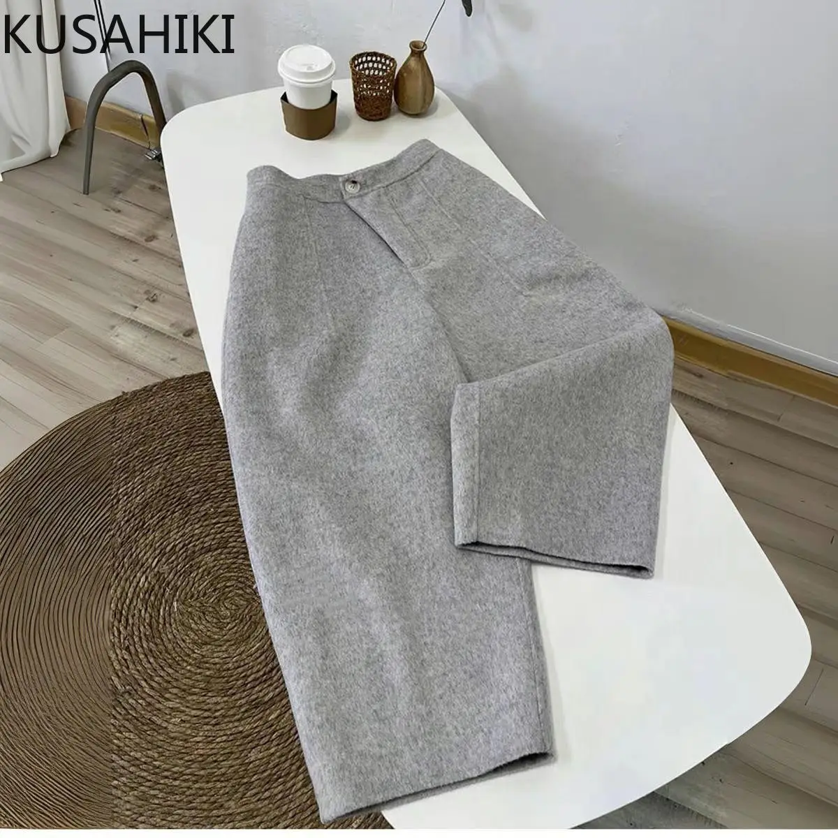 KUSAHIKI зимние корейские широкие повседневные брюки шерстяной шаровары шерстяной костюм брюки Pantalones Mujer Verano
KUSAHIKI зимние корейские широкие повседневные брюки шерстяной шаровары шерстяной костюм брюки Pantalones Mujer Verano
