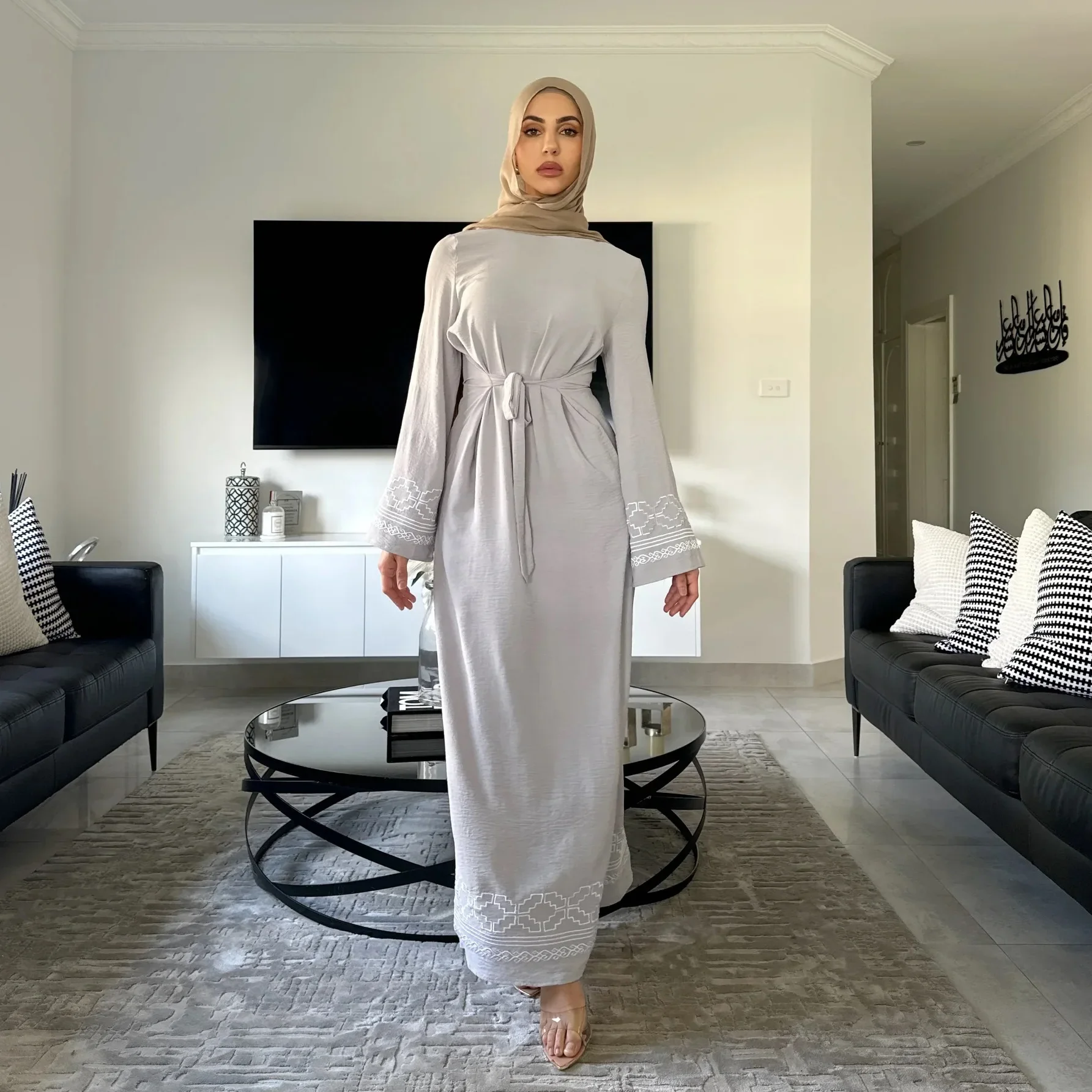 2025 Muslim Women Maxi Dress Embroidery Abaya Dubai Kaftan Ramadan Eid Djellaba Islam Jalabiya Arab Robe Caftan Marocain Femme
2025 Muslim Women Maxi Dress Embroidery Abaya Dubai Kaftan Ramadan Eid Djellaba Islam Jalabiya Arab Robe Caftan Marocain Femme