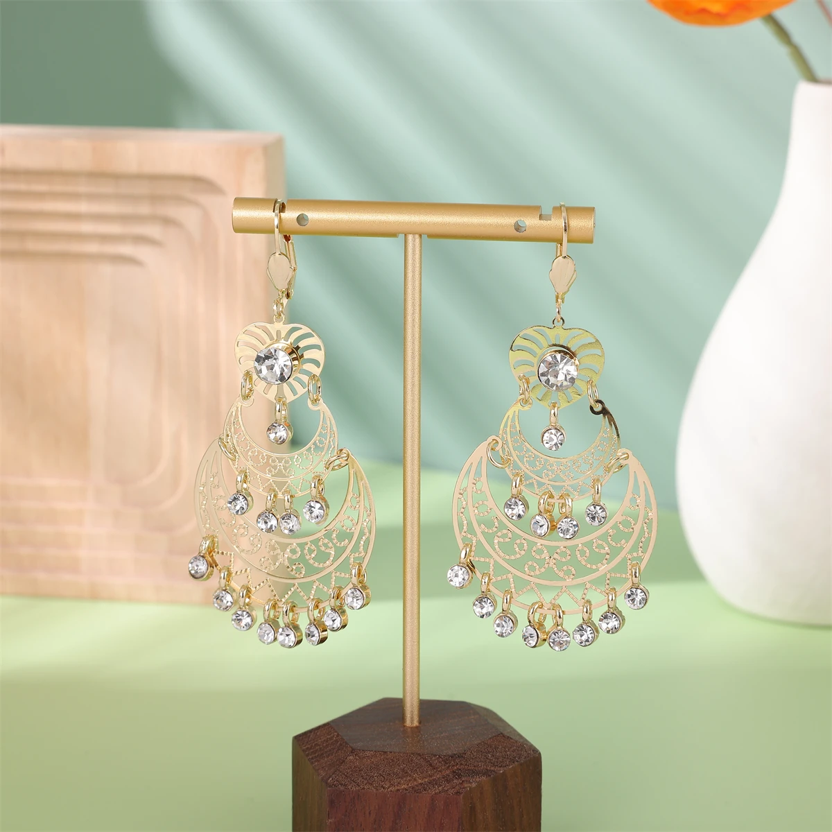 A Pair Of Exquisite Hollowed Out Ultra Light Earrings Shiny Pendant With Crystle Earrings French Bride Wedding Decorations
A Pair Of Exquisite Hollowed Out Ultra Light Earrings Shiny Pendant With Crystle Earrings French Bride Wedding Decorations
