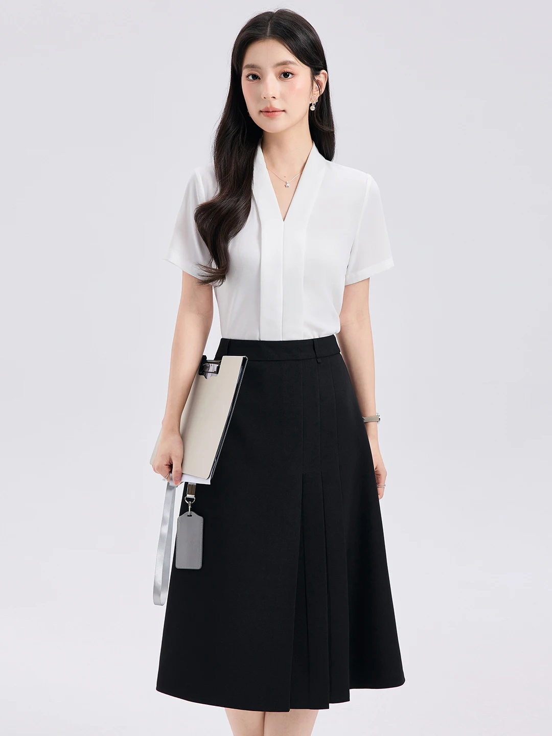 Professional Short Sleeve V-Neck White Shirt Women's Business Casual Top for Commuting And Work Matching Set Elegant
Professional Short Sleeve V-Neck White Shirt Women's Business Casual Top for Commuting And Work Matching Set Elegant