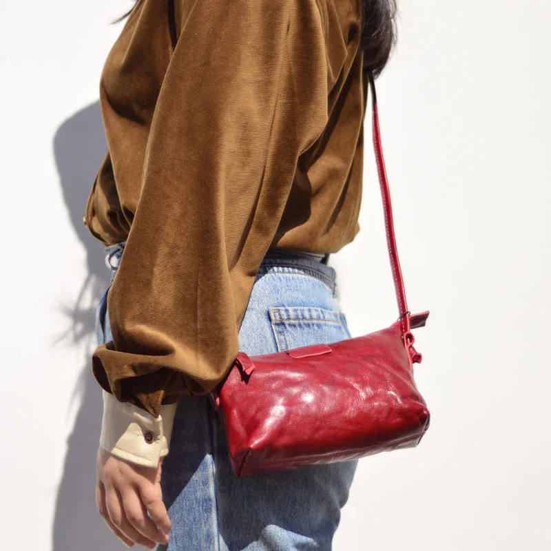 AETOO New first layer plant tanned cowhide dumpling bag Fashion retro mobile phone bag women's leather cowhide satchel bag
AETOO New first layer plant tanned cowhide dumpling bag Fashion retro mobile phone bag women's leather cowhide satchel bag