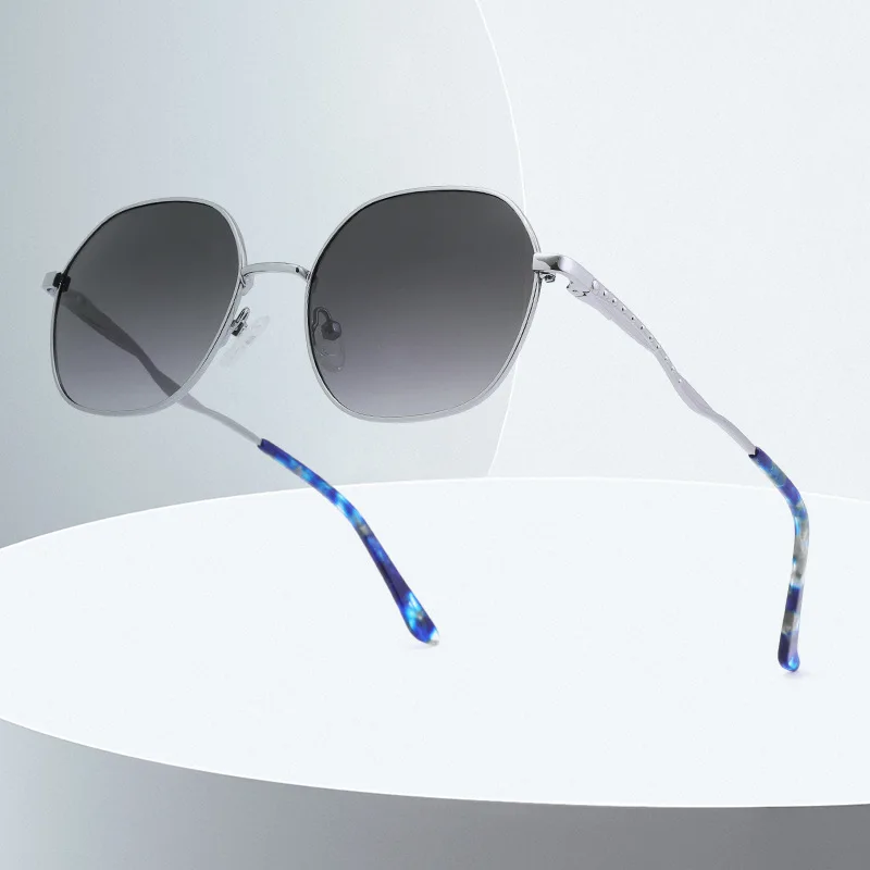 Retro designer Polarization Shades Sun Glasses Men 2025 Metal Frame Sunglasses High Quality driving Eyewear UV400 de sol hombre
Retro designer Polarization Shades Sun Glasses Men 2025 Metal Frame Sunglasses High Quality driving Eyewear UV400 de sol hombre