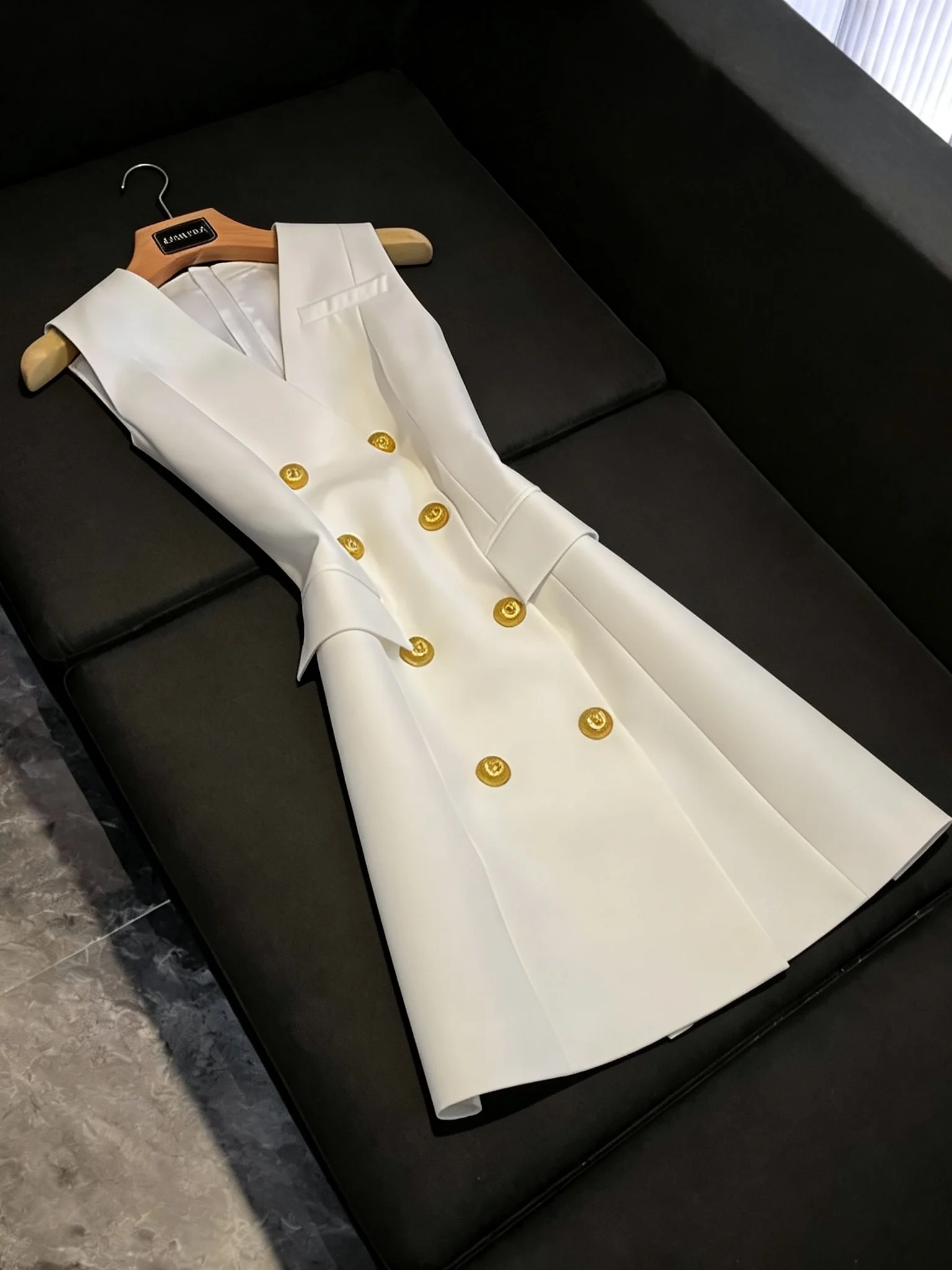 Summer 2026 Women's Slimming Suit Dress Waist-Cinching Commute Style Sleeveless City Commute V-neck Double-breasted Skirt
Summer 2026 Women's Slimming Suit Dress Waist-Cinching Commute Style Sleeveless City Commute V-neck Double-breasted Skirt