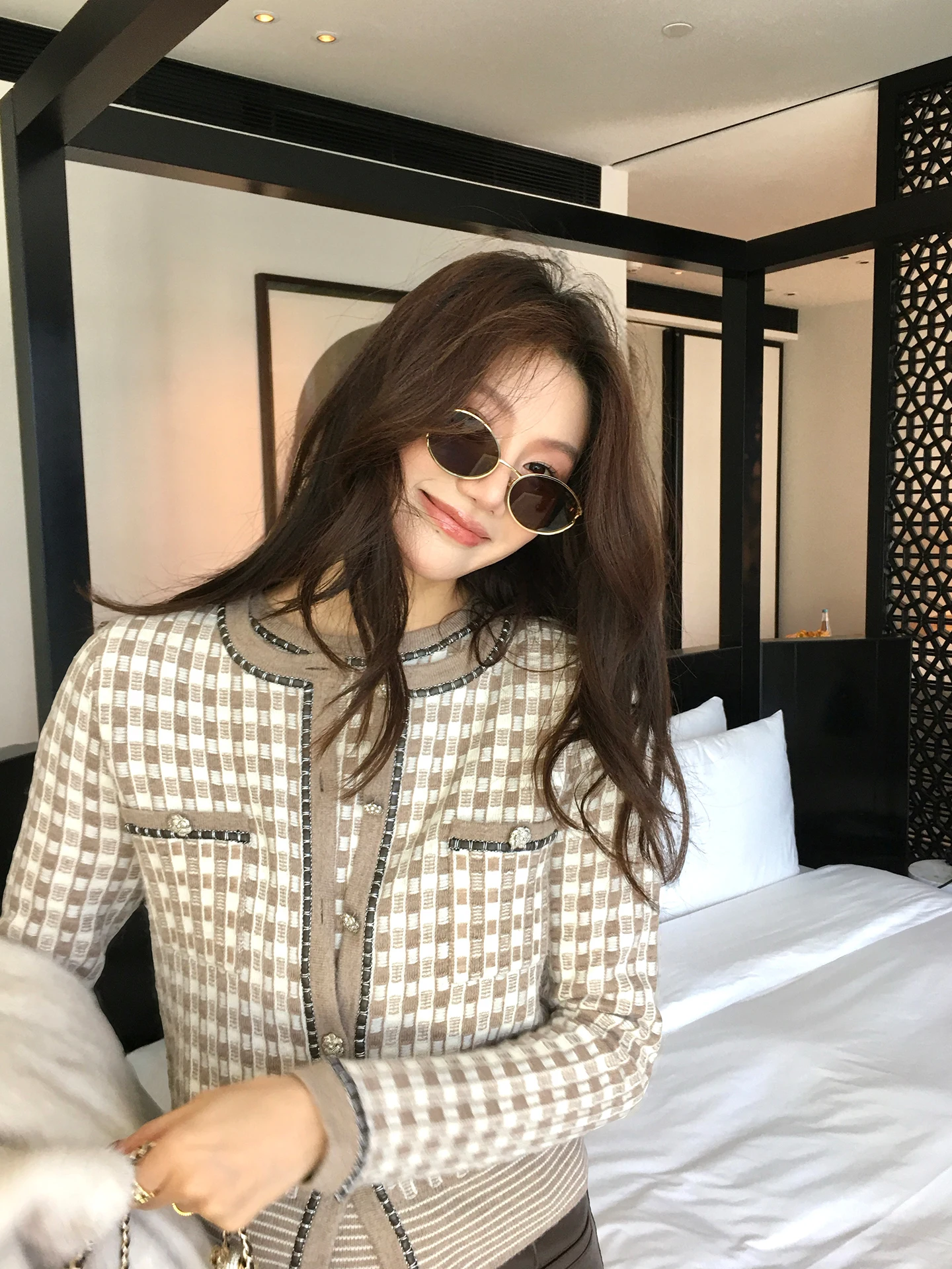 Комплект Longxi'er: Элегантный повседневный деловой костюм с клетчатым кардиганом и топом для женщин, весенний образ
Комплект Longxi'er: Элегантный повседневный деловой костюм с клетчатым кардиганом и топом для женщин, весенний образ