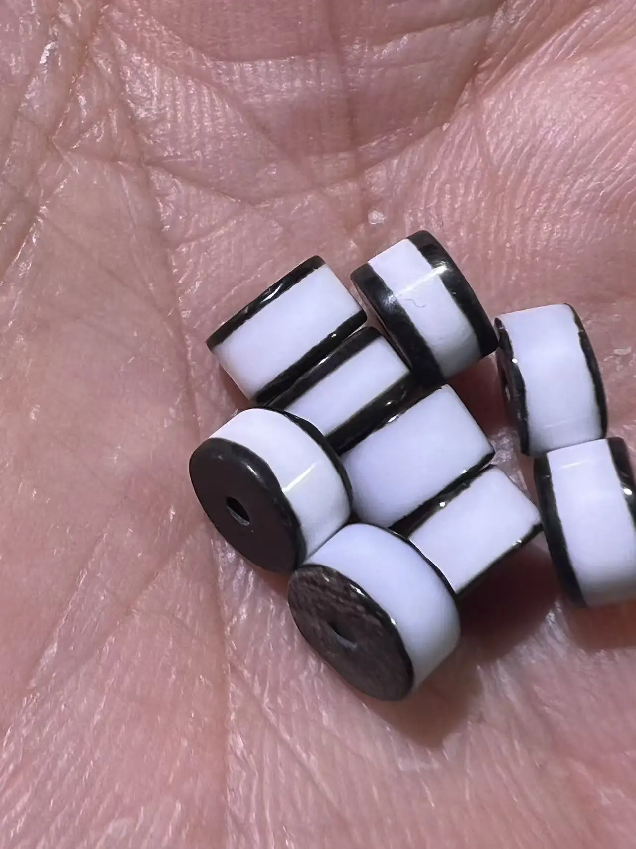 1000 шт./лот 3*6 мм черный, белый цвет агат бусины Дзи вырезанные бусины-разделители DIY браслет ожерелье в тибетском стиле
1000 шт./лот 3*6 мм черный, белый цвет агат бусины Дзи вырезанные бусины-разделители DIY браслет ожерелье в тибетском стиле