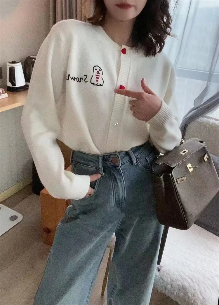 Autumn and winter new women's cardigan 100% pure wool women's knitted O-neck jacket fashionable hot selling women's basic top
Autumn and winter new women's cardigan 100% pure wool women's knitted O-neck jacket fashionable hot selling women's basic top