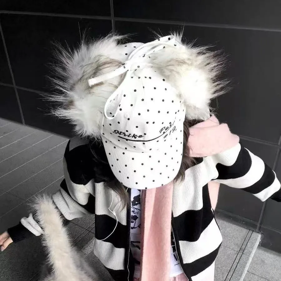 Женская козырек в стиле ретро Эбби, зимняя теплая плюшевая снежная кепка, защита ушей, бейсболка Lei Feng, крутой белый цвет, простой подарок для девочки
Женская козырек в стиле ретро Эбби, зимняя теплая плюшевая снежная кепка, защита ушей, бейсболка Lei Feng, крутой белый цвет, простой подарок для девочки