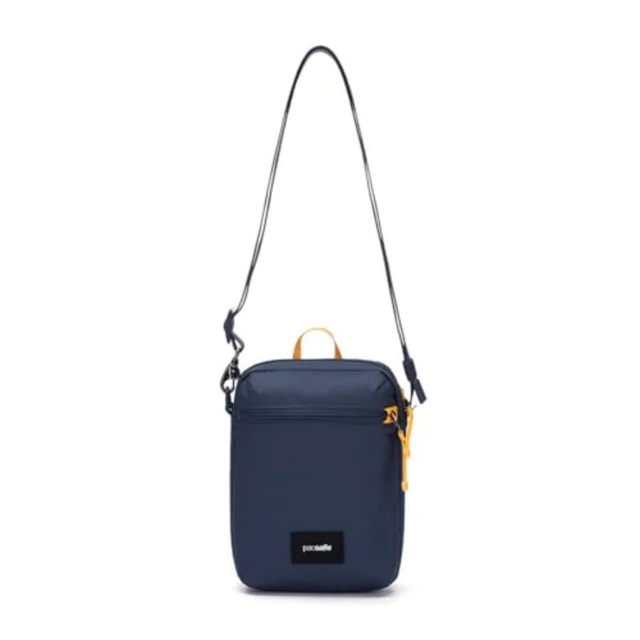 Festival crossbody bag for travel, made of lightweight nylon, black color with anti-theft features and adjustable strap
Festival crossbody bag for travel, made of lightweight nylon, black color with anti-theft features and adjustable strap