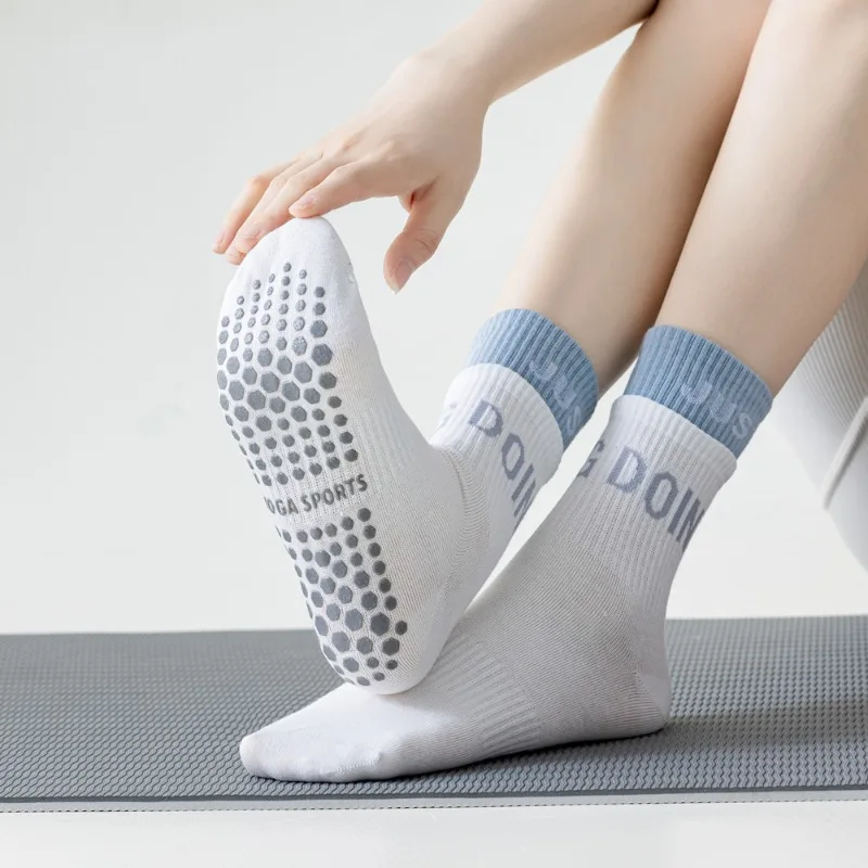 New Color Blocking JUST DOING Letter Print Cotton Yoga Socks Pilates Socks Indoor Non-slip Fitness Dance Floor Sports Socks
New Color Blocking JUST DOING Letter Print Cotton Yoga Socks Pilates Socks Indoor Non-slip Fitness Dance Floor Sports Socks