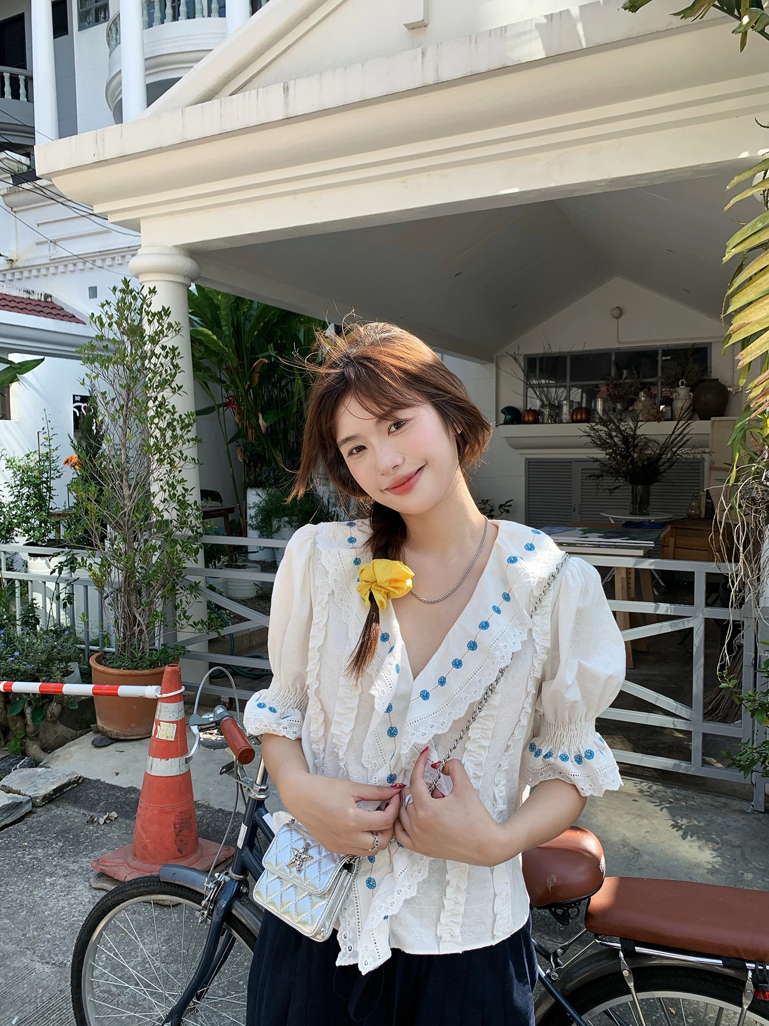Pure Cotton Embroidered Bubble Sleeve Ruffle Hem Doll Shirt Heavy Work South Song Xia Meng Small Lady Style Breathable Long S...
Pure Cotton Embroidered Bubble Sleeve Ruffle Hem Doll Shirt Heavy Work South Song Xia Meng Small Lady Style Breathable Long S...
