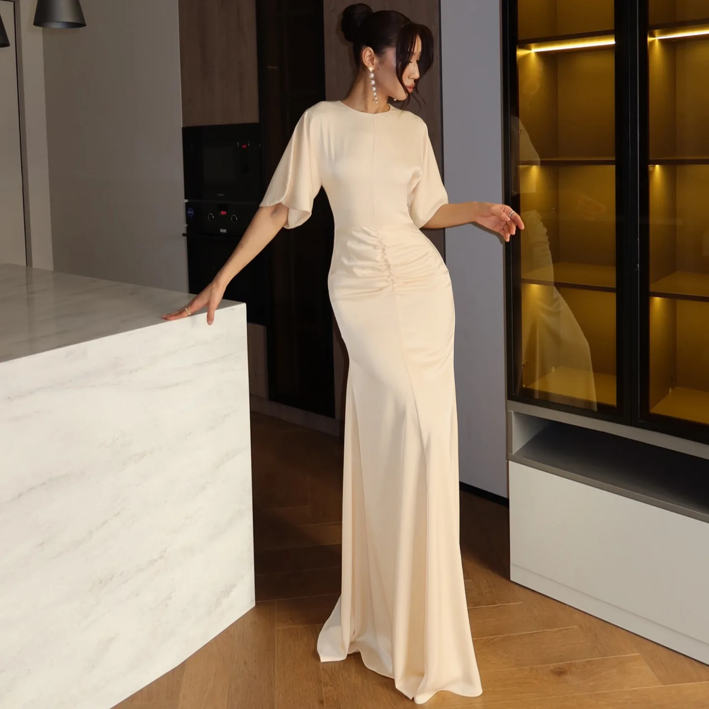 Women Elegant Glossy Satin Ruched Bodycon Maxi Dress Fashion O Neck Half Sleeve Slim Prom Party Long Robe Evening Gown Outfits
Women Elegant Glossy Satin Ruched Bodycon Maxi Dress Fashion O Neck Half Sleeve Slim Prom Party Long Robe Evening Gown Outfits