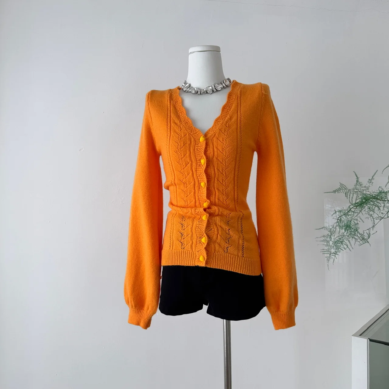 2025 Autumn Winter Old Money Clothes Chic Herat Button Cardigan Retro Solid Tops Long Sleeve Versatile Knitwear Sweater F158
2025 Autumn Winter Old Money Clothes Chic Herat Button Cardigan Retro Solid Tops Long Sleeve Versatile Knitwear Sweater F158