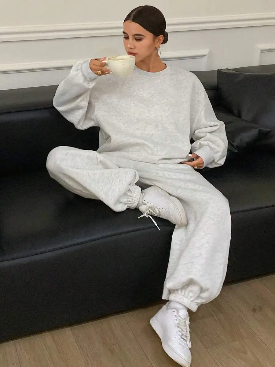Women Solid Color Loose Crew Neck Long Sleeve Sweatshirt And Sweatpants Set Thermal Lined Fall Lounge Tracksuit
Women Solid Color Loose Crew Neck Long Sleeve Sweatshirt And Sweatpants Set Thermal Lined Fall Lounge Tracksuit