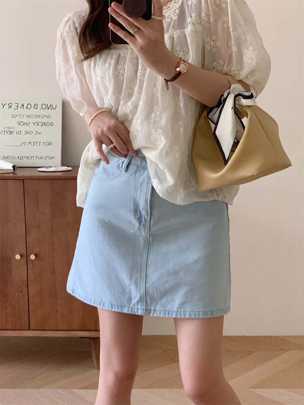 Светло-голубая джинсовая юбка из денима, универсальная женская юбка, летняя модная тенденция, юбки из других материалов
Светло-голубая джинсовая юбка из денима, универсальная женская юбка, летняя модная тенденция, юбки из других материалов