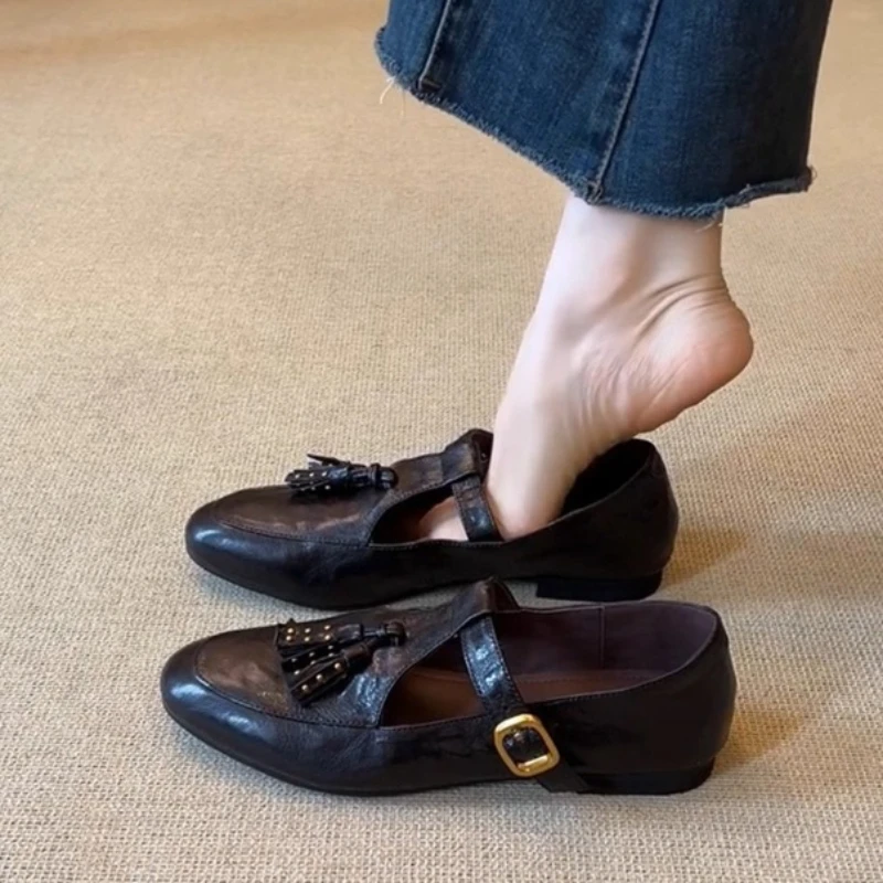 Женские лоферы на плоской подошве с кисточками и шипами, уличная женская обувь в стиле Мэри Джейн с неглубоким носком, повседневная и удобная обувь на плоской подошве
Женские лоферы на плоской подошве с кисточками и шипами, уличная женская обувь в стиле Мэри Джейн с неглубоким носком, повседневная и удобная обувь на плоской подошве