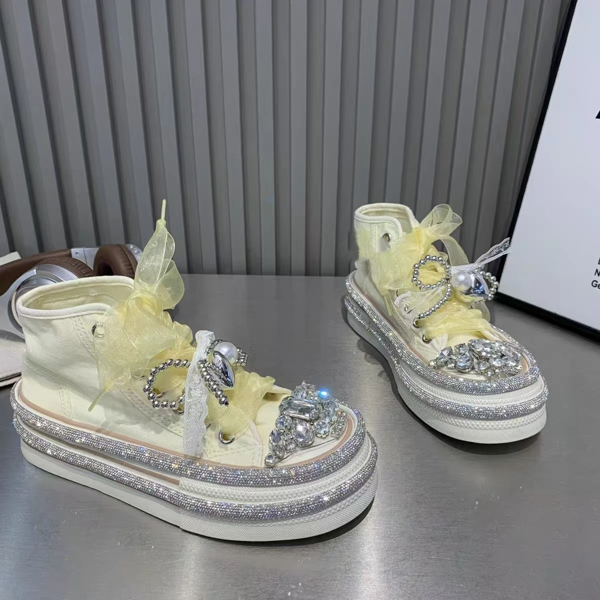 Тяжелая промышленность, кружевные парусиновые туфли ручной работы, высокие повседневные спортивные женские туфли 35-39
Тяжелая промышленность, кружевные парусиновые туфли ручной работы, высокие повседневные спортивные женские туфли 35-39