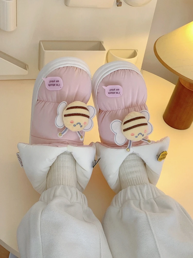 Cute Bee Pattern Winter Snow Boots Women's Fashionable All-Match Fleece Lined Outdoor Wear Waterproof Cotton Shoes
Cute Bee Pattern Winter Snow Boots Women's Fashionable All-Match Fleece Lined Outdoor Wear Waterproof Cotton Shoes