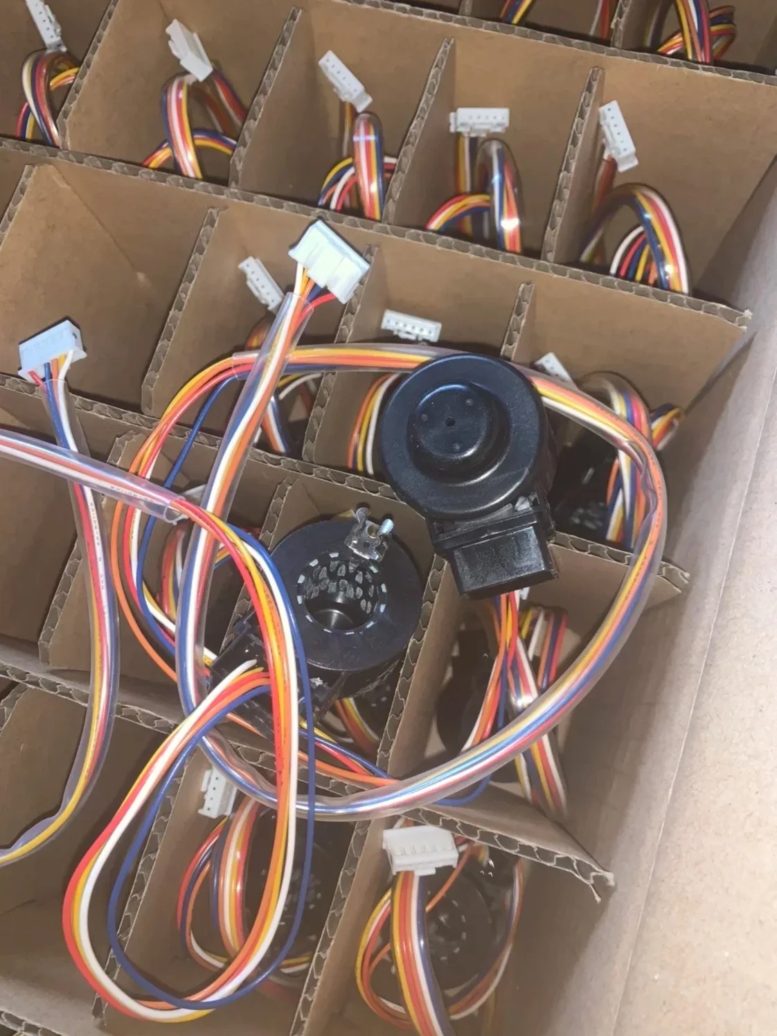The new electronic expansion valve coil is suitable for air conditioners such as Daikin, Hisense, Haier, etc
The new electronic expansion valve coil is suitable for air conditioners such as Daikin, Hisense, Haier, etc