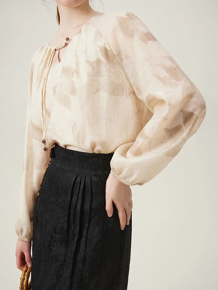 New Chinese Style Beige Women Print Design Long Sleeve Blouse Lace Up Neck Raglan Sleeve Female Shirts 24FS11160
New Chinese Style Beige Women Print Design Long Sleeve Blouse Lace Up Neck Raglan Sleeve Female Shirts 24FS11160