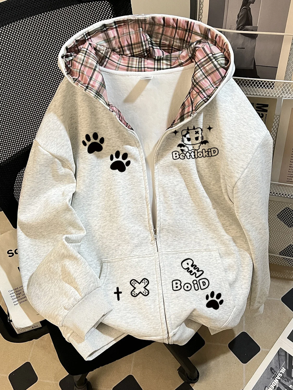 Adorable Paw Plaid Hoodie Women's Fleece Lined Sweatshirt School Uniform Style Autumn Winter Anti Aging for Junior High S...
Adorable Paw Plaid Hoodie Women's Fleece Lined Sweatshirt School Uniform Style Autumn Winter Anti Aging for Junior High S...