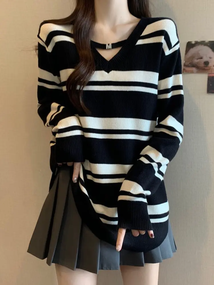 plus Size Striped Knitwear Loose V-Neck Women's Base Shirt Fashionable Autumn Winter Sweater Comfortable Korean Style Long Sl...
plus Size Striped Knitwear Loose V-Neck Women's Base Shirt Fashionable Autumn Winter Sweater Comfortable Korean Style Long Sl...