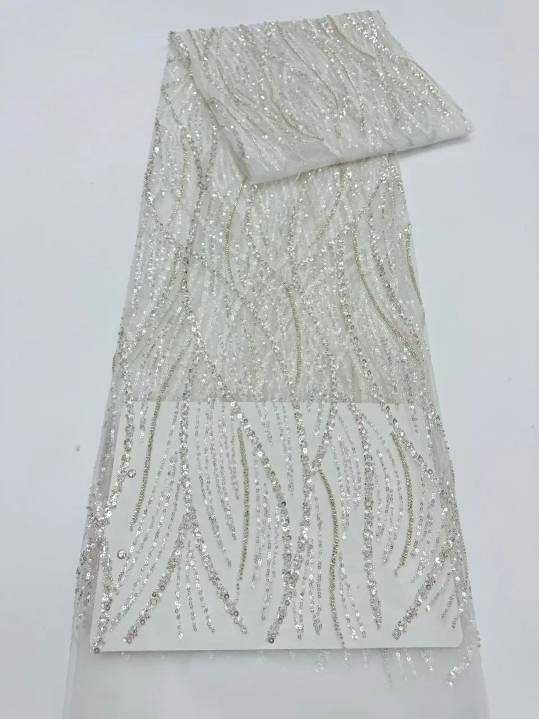 Luxury African Sequins Lace Fabric 5 Yards Lace Beaded Tulle Lace Fabric Embroidered Nigeria Fabric for Wedding Dress
Luxury African Sequins Lace Fabric 5 Yards Lace Beaded Tulle Lace Fabric Embroidered Nigeria Fabric for Wedding Dress