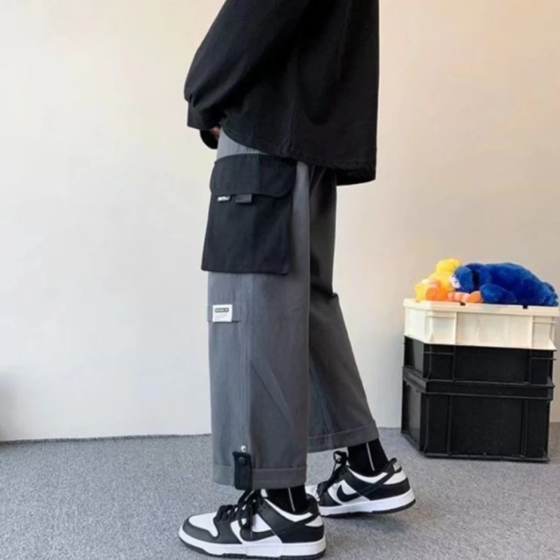 Мужские дизайнерские брюки-карго: весенне-осенние, прямые, широкие, свободного кроя, в уличном стиле, с большими карманами, в стиле колор-блок, повседневные
Мужские дизайнерские брюки-карго: весенне-осенние, прямые, широкие, свободного кроя, в уличном стиле, с большими карманами, в стиле колор-блок, повседневные