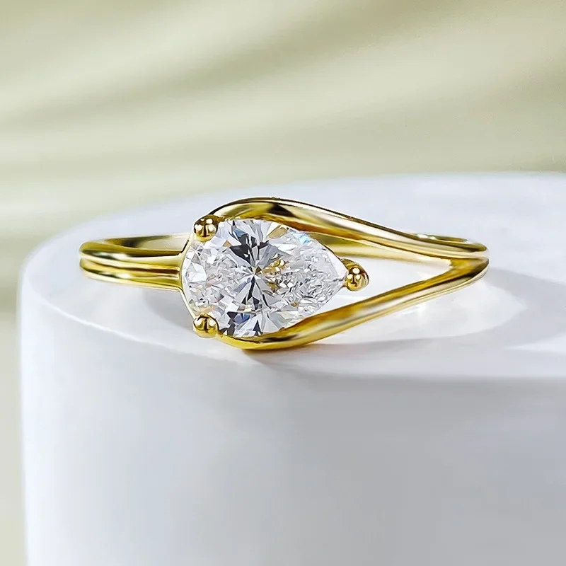 100% 925 Sterling Silver Pear Cut 2CT White Sapphire High Carbon Diamond Finger Ring for 18K Gold Women Wedding Party Jewelry
100% 925 Sterling Silver Pear Cut 2CT White Sapphire High Carbon Diamond Finger Ring for 18K Gold Women Wedding Party Jewelry