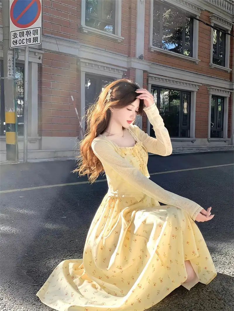 French Gentle Pastoral Floral Suspender Skirt Cardigan For Women Small Waist And Thin Temperament Two-piece Set
French Gentle Pastoral Floral Suspender Skirt Cardigan For Women Small Waist And Thin Temperament Two-piece Set