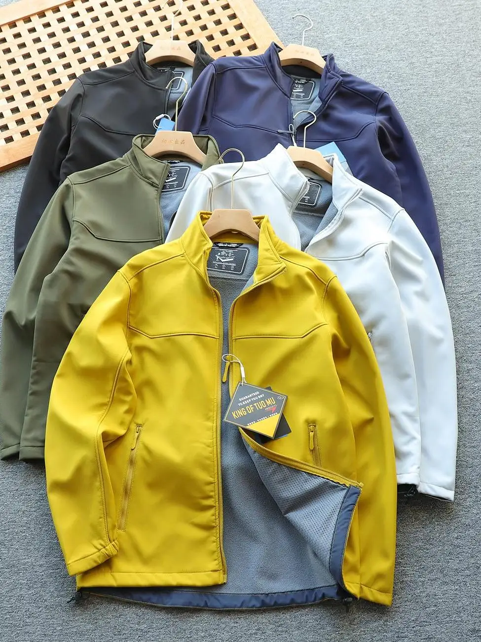 Tactical Soft ell Jaet Men's Outdoor Windproof Waterproof Fce Lined Stand Collar Autumn Winter New Arrival
Tactical Soft ell Jaet Men's Outdoor Windproof Waterproof Fce Lined Stand Collar Autumn Winter New Arrival