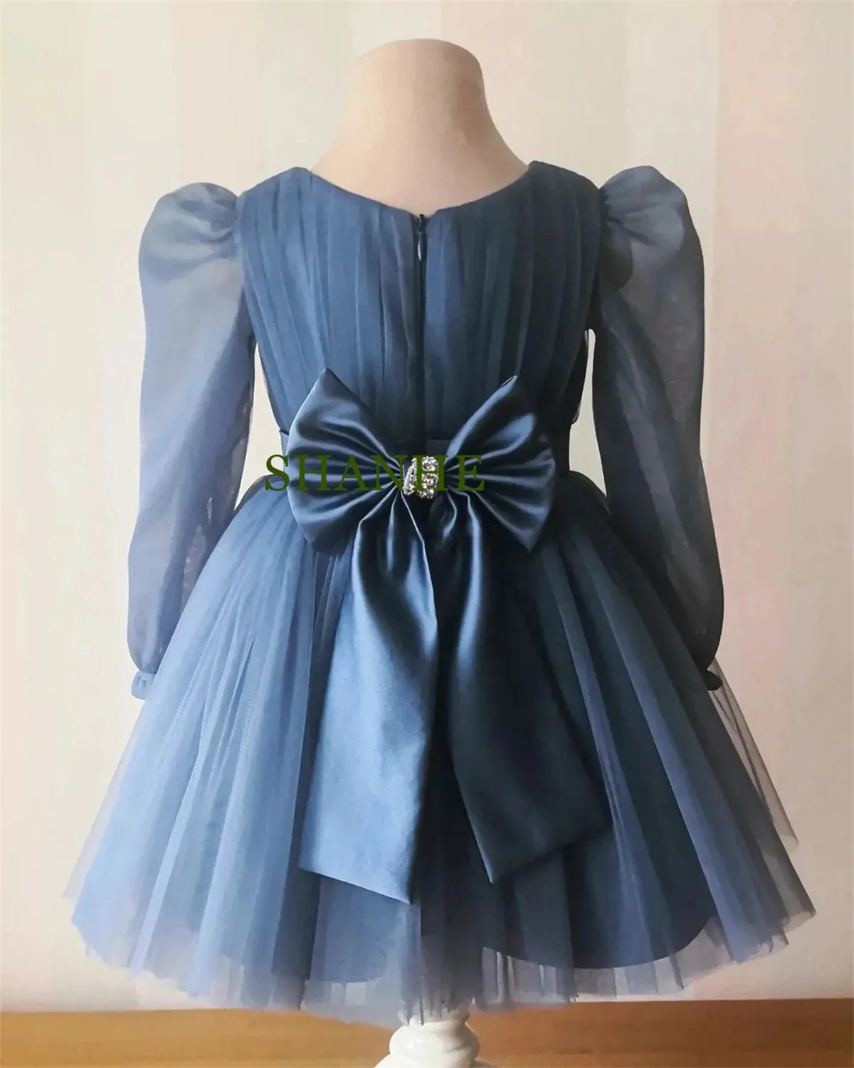 Custom madeTulle Flower Girl Dress Exquisite Party Kids Birthday Long Sleeve Knee Length Bow A-Line Princess Dresses with Drill
Custom madeTulle Flower Girl Dress Exquisite Party Kids Birthday Long Sleeve Knee Length Bow A-Line Princess Dresses with Drill