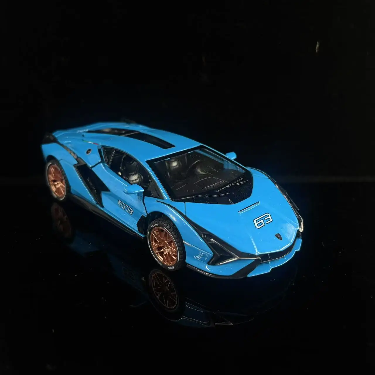 Alloy car model 1:32 Rambo lightning track sports car sound and light pull back toy car music model ornament
Alloy car model 1:32 Rambo lightning track sports car sound and light pull back toy car music model ornament