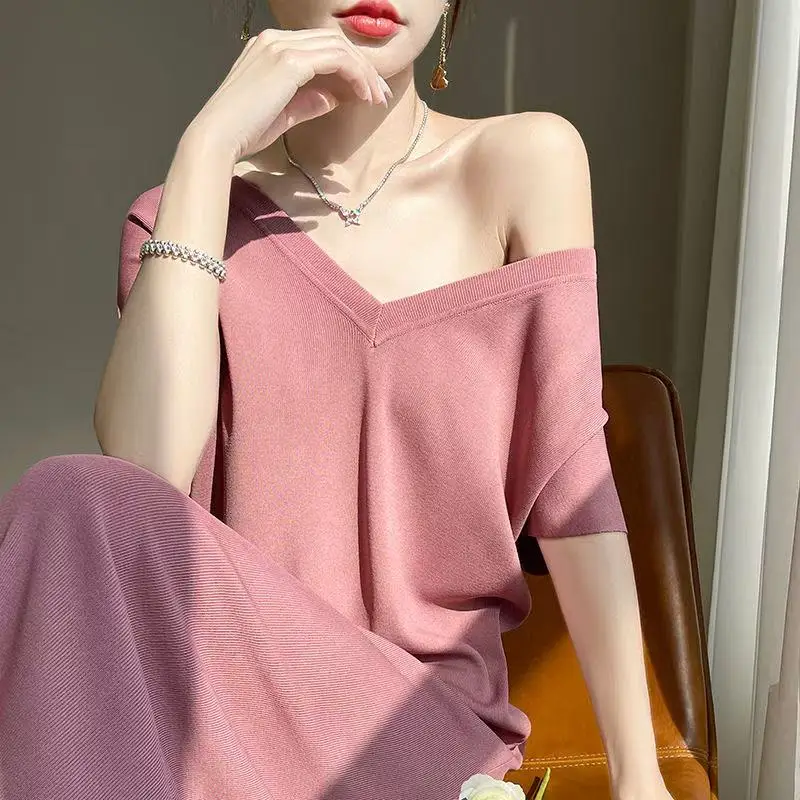 2025 Summer New Ice Cool Knitted Women's Dress Elegant Temperament Loose Thin Solid Color Casual Front and Rear V-neck LongDress
2025 Summer New Ice Cool Knitted Women's Dress Elegant Temperament Loose Thin Solid Color Casual Front and Rear V-neck LongDress