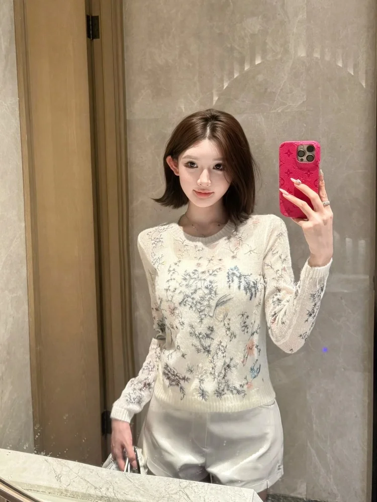 High-Definition Show Piece! Heavy Embroidered Floral Knitted Top round Neck Base Shirt Thousand Golden Feel Warmth Emitting A...
High-Definition Show Piece! Heavy Embroidered Floral Knitted Top round Neck Base Shirt Thousand Golden Feel Warmth Emitting A...