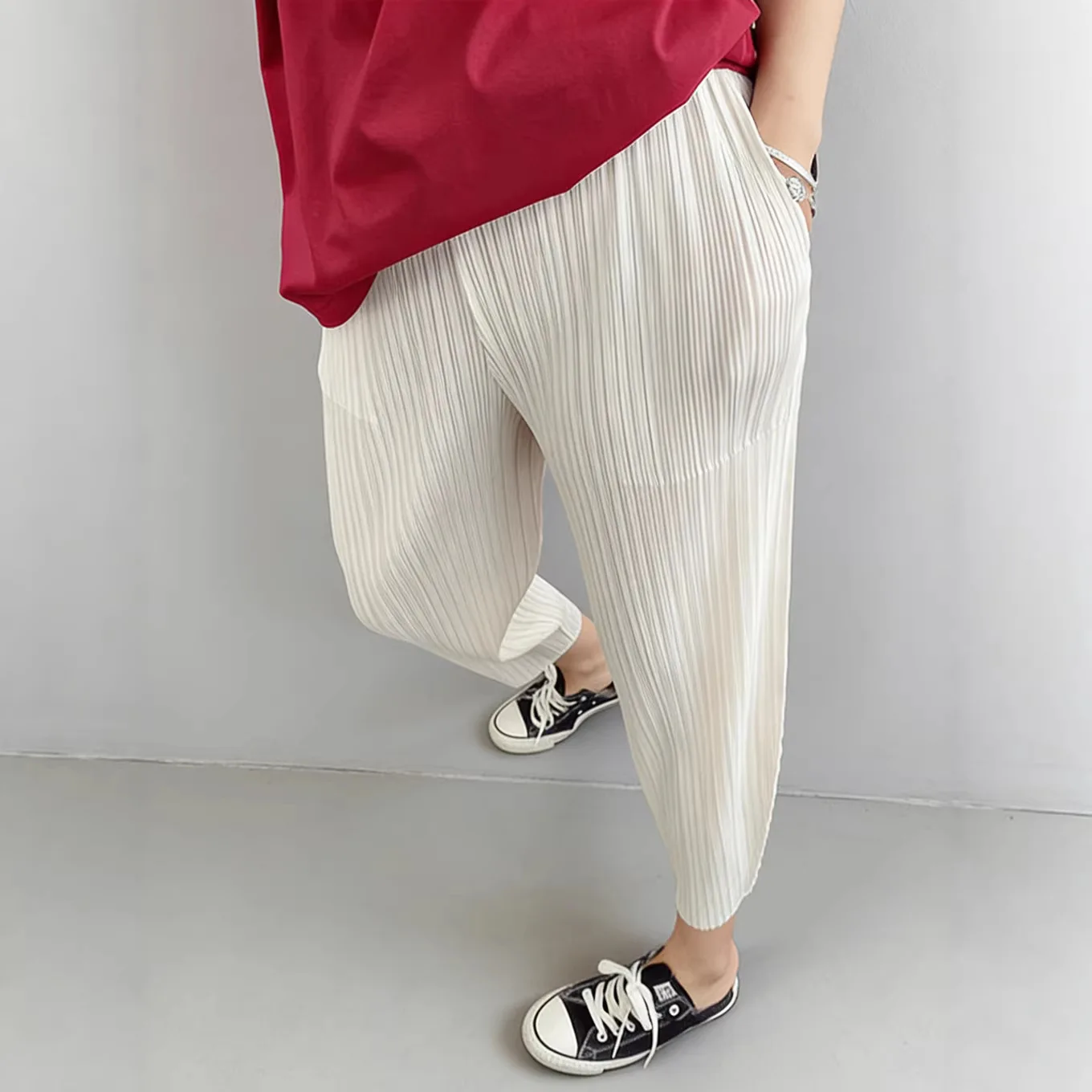 Fold Miyake Pleated Solid Trousers High Waist Elastic Harem Cropped Pants Loose Breathable Light Casual Trendy Elegant Bottoms
Fold Miyake Pleated Solid Trousers High Waist Elastic Harem Cropped Pants Loose Breathable Light Casual Trendy Elegant Bottoms