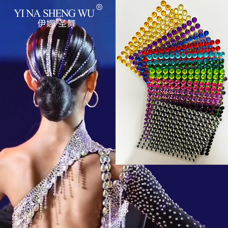 Головные уборы для латинских танцев, украшения для лица, самоклеящиеся блестящие бриллиантовые наклейки, аксессуары для соревнований по латинским танцам фламенго
Головные уборы для латинских танцев, украшения для лица, самоклеящиеся блестящие бриллиантовые наклейки, аксессуары для соревнований по латинским танцам фламенго