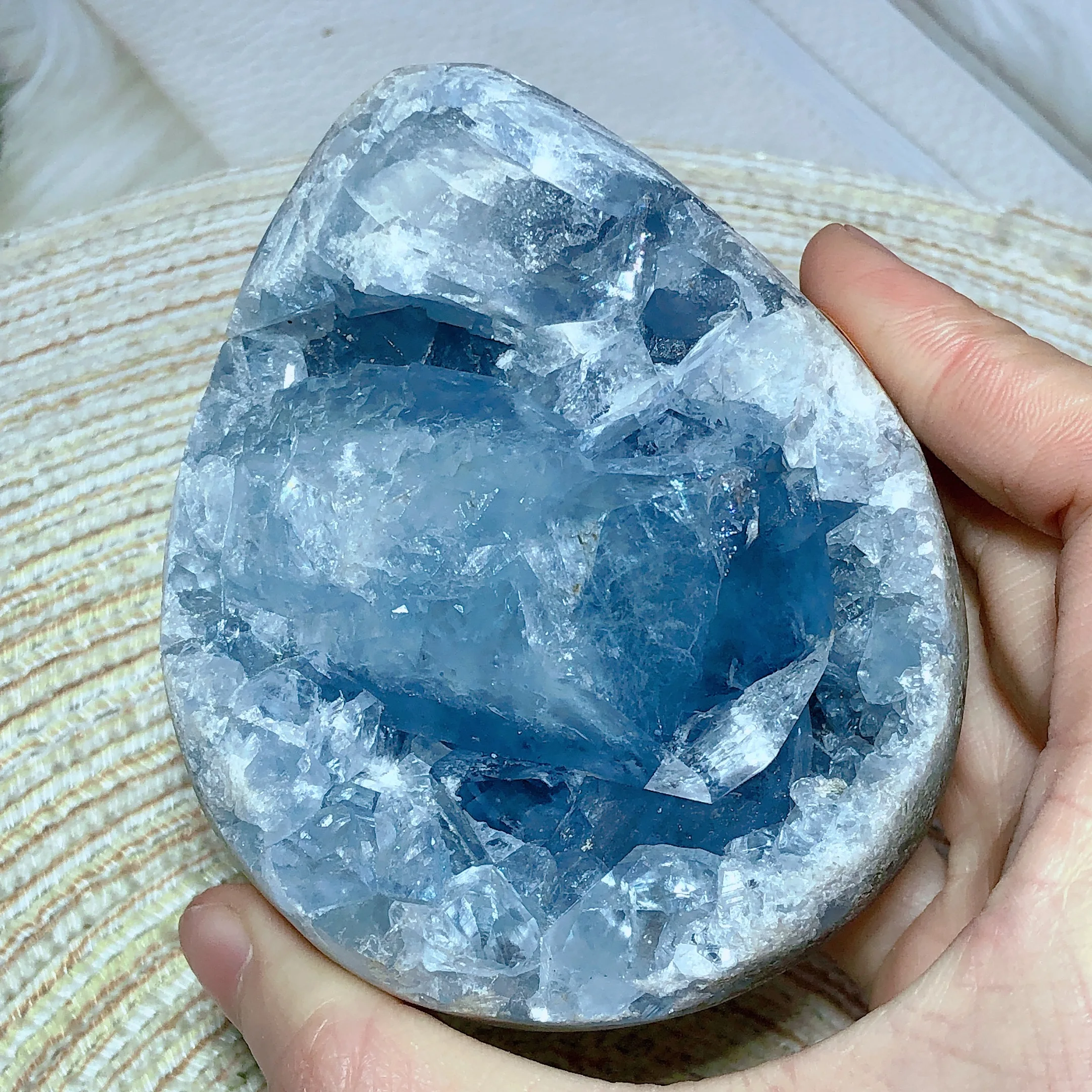 Natural Crystal Blue Celestite Geode Druzy Egg Healing Rare Office Decoration Precious Reiki Garden Housewarming Gift
Natural Crystal Blue Celestite Geode Druzy Egg Healing Rare Office Decoration Precious Reiki Garden Housewarming Gift