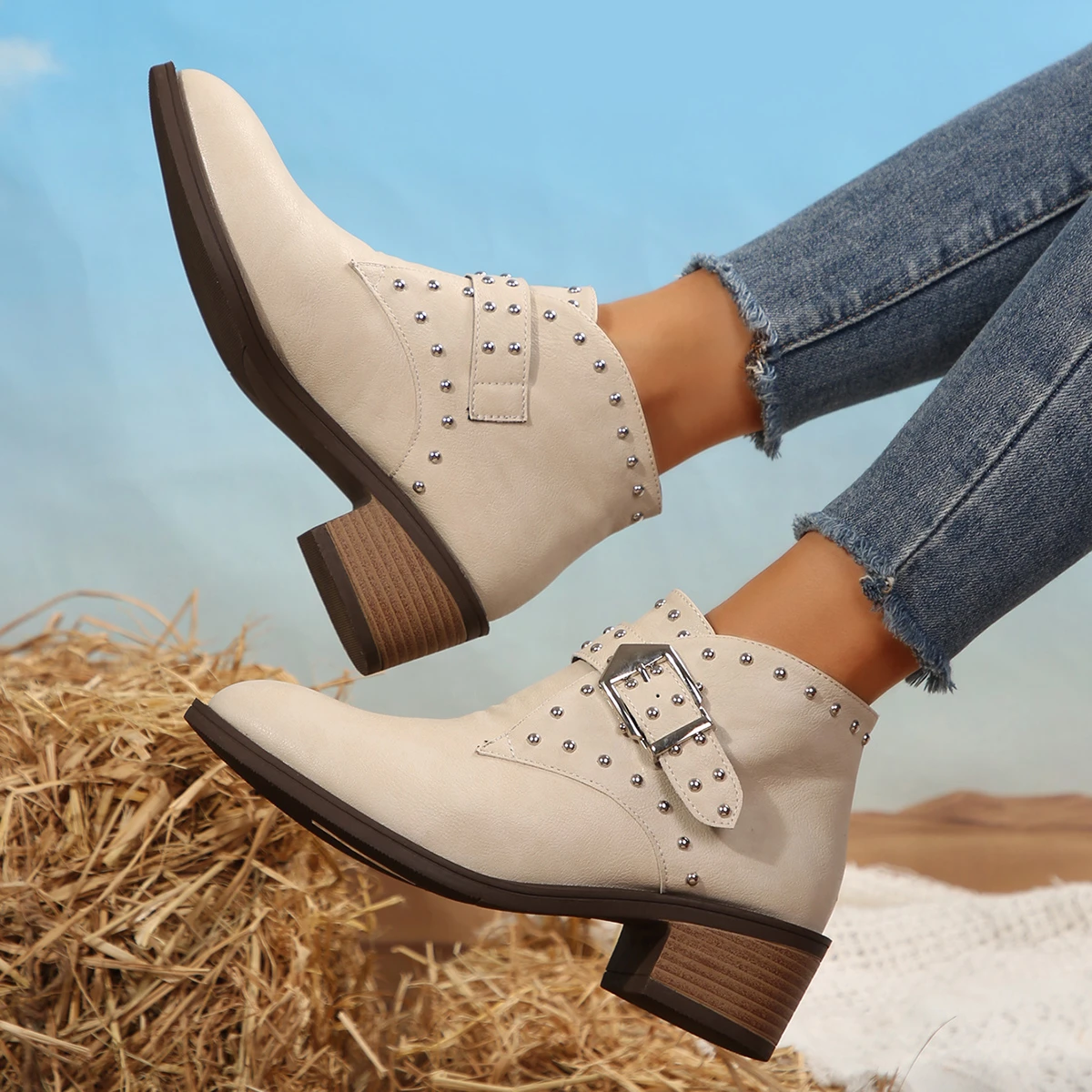 2024 New Fashion Winter Ankle Boots Women Designer Boots Trend Casual High Heels Boots Luxury Outdoor Fashion Shoes for Women
2024 New Fashion Winter Ankle Boots Women Designer Boots Trend Casual High Heels Boots Luxury Outdoor Fashion Shoes for Women