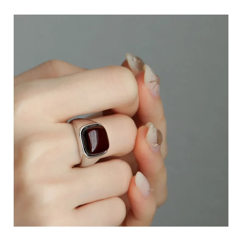 Square Blood Force Ring, Women's Simple Temperament, Atmospheric Fashion, Personalized Ring, New Trend Retro Exquisite Index Fin
Square Blood Force Ring, Women's Simple Temperament, Atmospheric Fashion, Personalized Ring, New Trend Retro Exquisite Index Fin