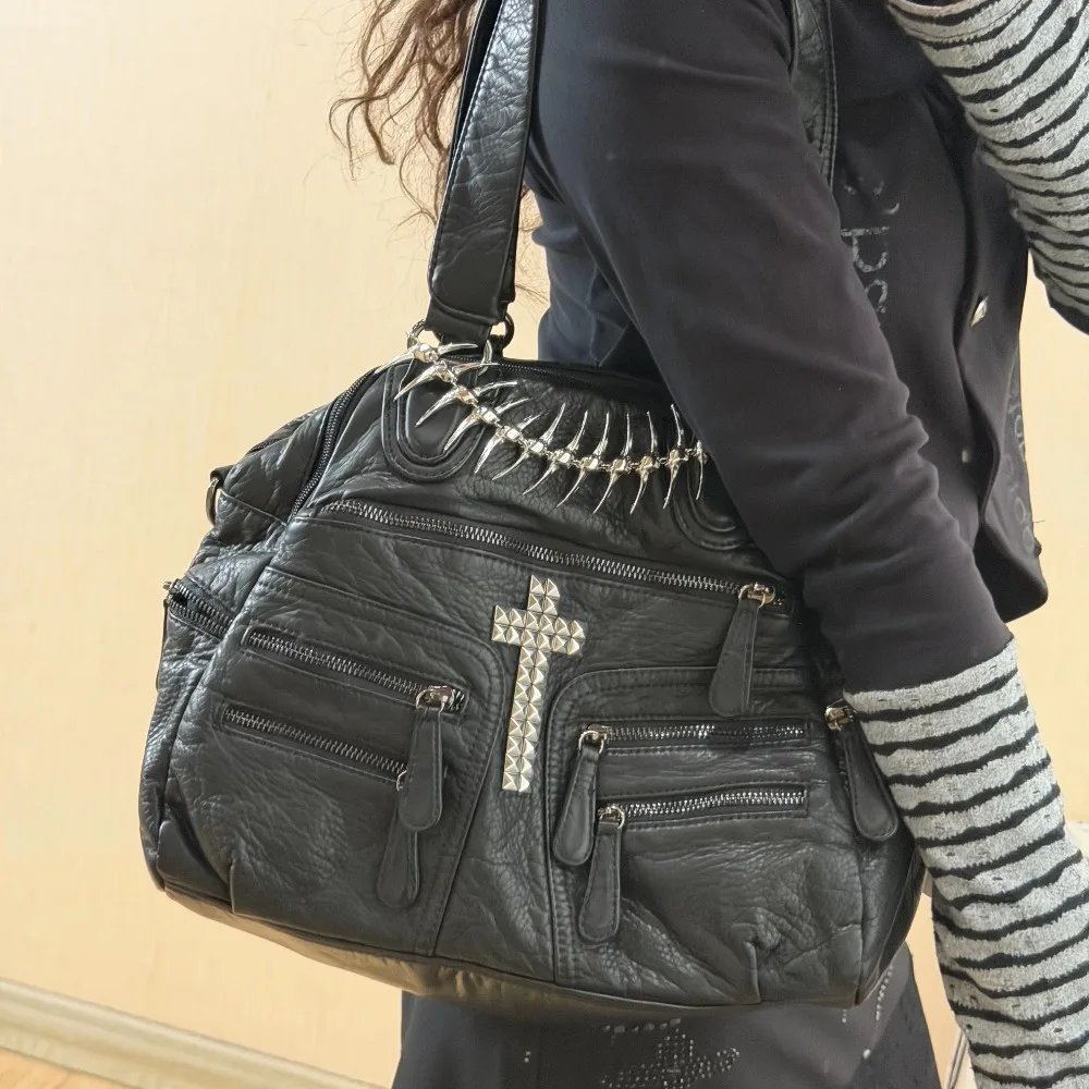 Original Crossbody Bag Cross Locomotive Bag Black Multi-pocket Portable Leisure Commuter Bags Large Capacity Shoulder Bag
Original Crossbody Bag Cross Locomotive Bag Black Multi-pocket Portable Leisure Commuter Bags Large Capacity Shoulder Bag