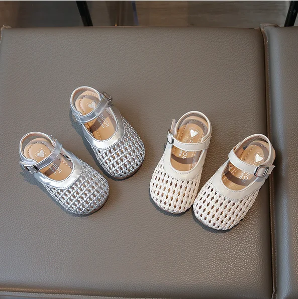 Little Girl Sandal Summer Beach Versatile Kids Princess Half Sandals Fashion Woven Style Children Causal Hollow-out Flat Shoes
Little Girl Sandal Summer Beach Versatile Kids Princess Half Sandals Fashion Woven Style Children Causal Hollow-out Flat Shoes