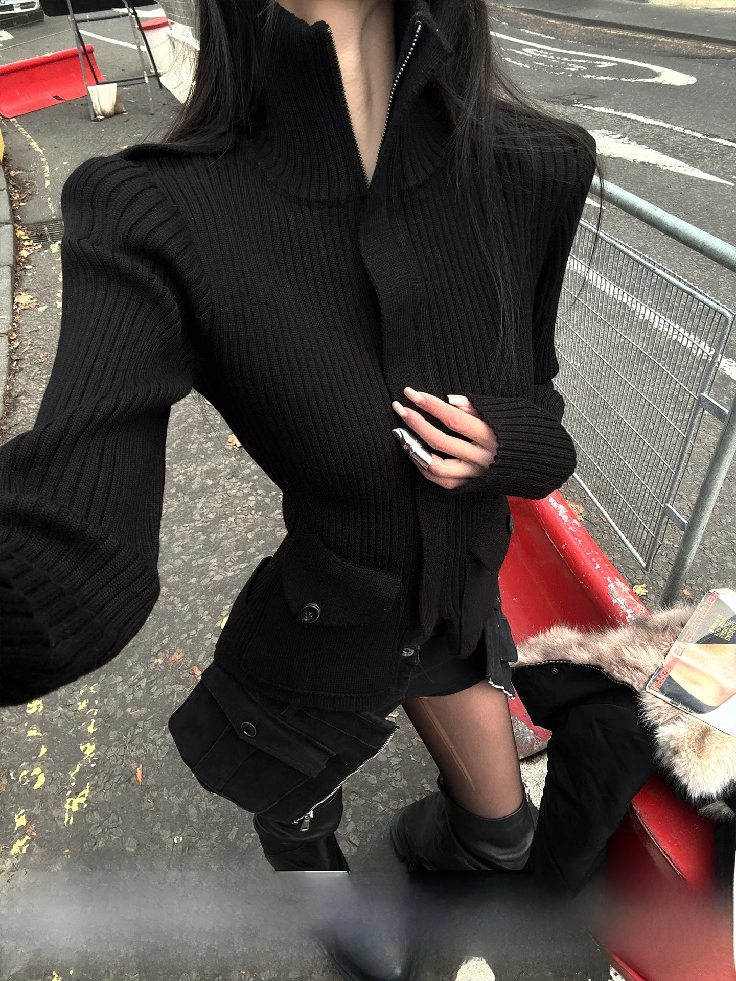 Женский вязаный свитер Warden с высоким воротником, облегающий, черный, зимний, модный, с длинными рукавами, утепленный трикотаж
Женский вязаный свитер Warden с высоким воротником, облегающий, черный, зимний, модный, с длинными рукавами, утепленный трикотаж