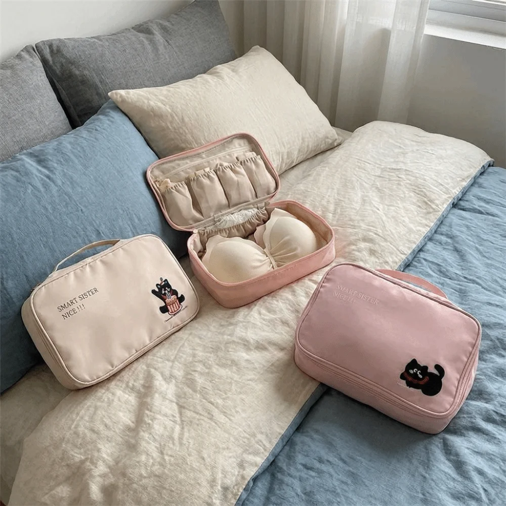 Cartoon Underwear Storage Bag Handheld Large Capacity Underwear Packing Cube Breathable with Zipper Socks Sorting Bag for Home
Cartoon Underwear Storage Bag Handheld Large Capacity Underwear Packing Cube Breathable with Zipper Socks Sorting Bag for Home