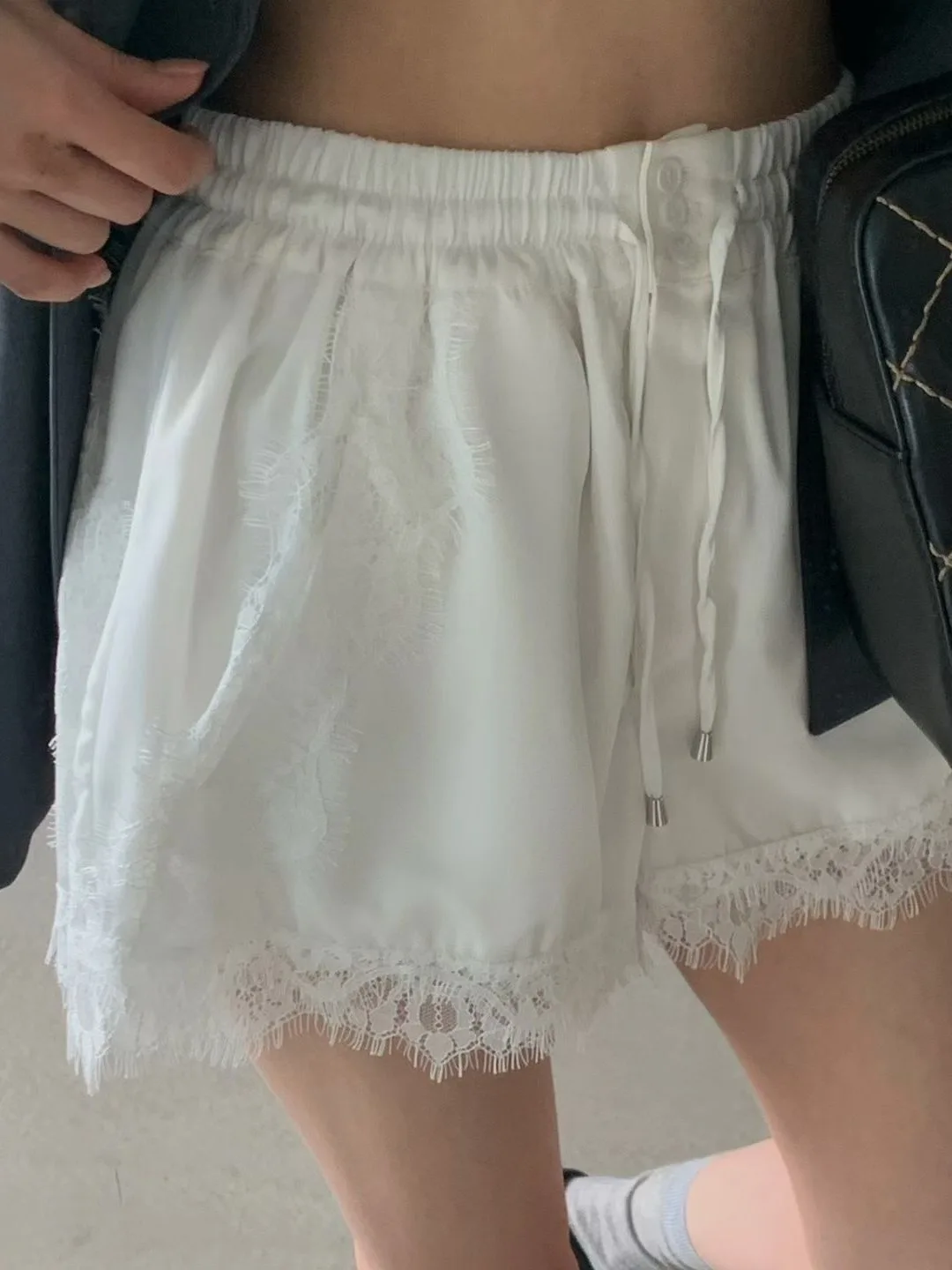 Fashionable Ruffle Patchwork Shorts Women's Casual Pants Korean Style Low Waist Wide Leg Straight Tube Spring Summer
Fashionable Ruffle Patchwork Shorts Women's Casual Pants Korean Style Low Waist Wide Leg Straight Tube Spring Summer