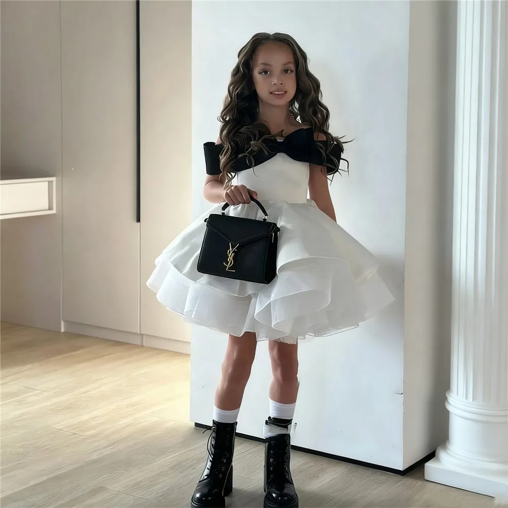 Customized Flower Girl Wedding Dress Off Shoulder with Bow Cute Ruffles Kids First Communion Birthday Party Ball Gown
Customized Flower Girl Wedding Dress Off Shoulder with Bow Cute Ruffles Kids First Communion Birthday Party Ball Gown